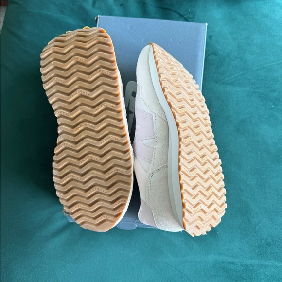 Pink New Balance 237 Sneaker - Women - Never Worn. - Picture 4 of 9